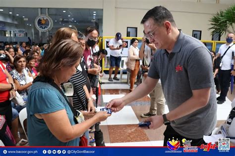 Pitong daan dalawampu’t limang benepisyaryo, .